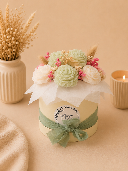 Bouquet floral blanc, rose et vert pastel