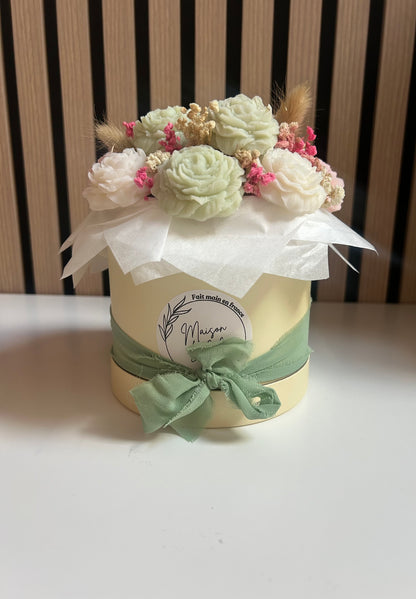 Bouquet floral blanc, rose et vert pastel