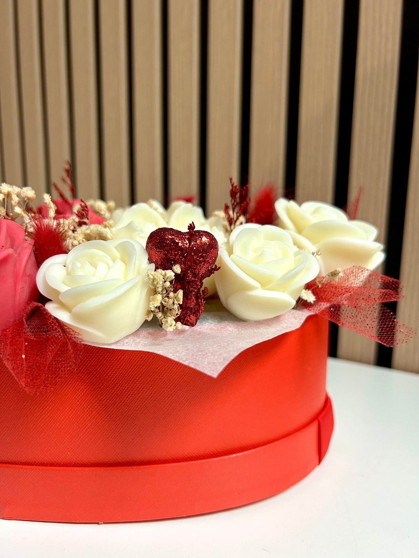 Bouquet de Fleurs en Cire – Édition Saint-Valentin Rouge
