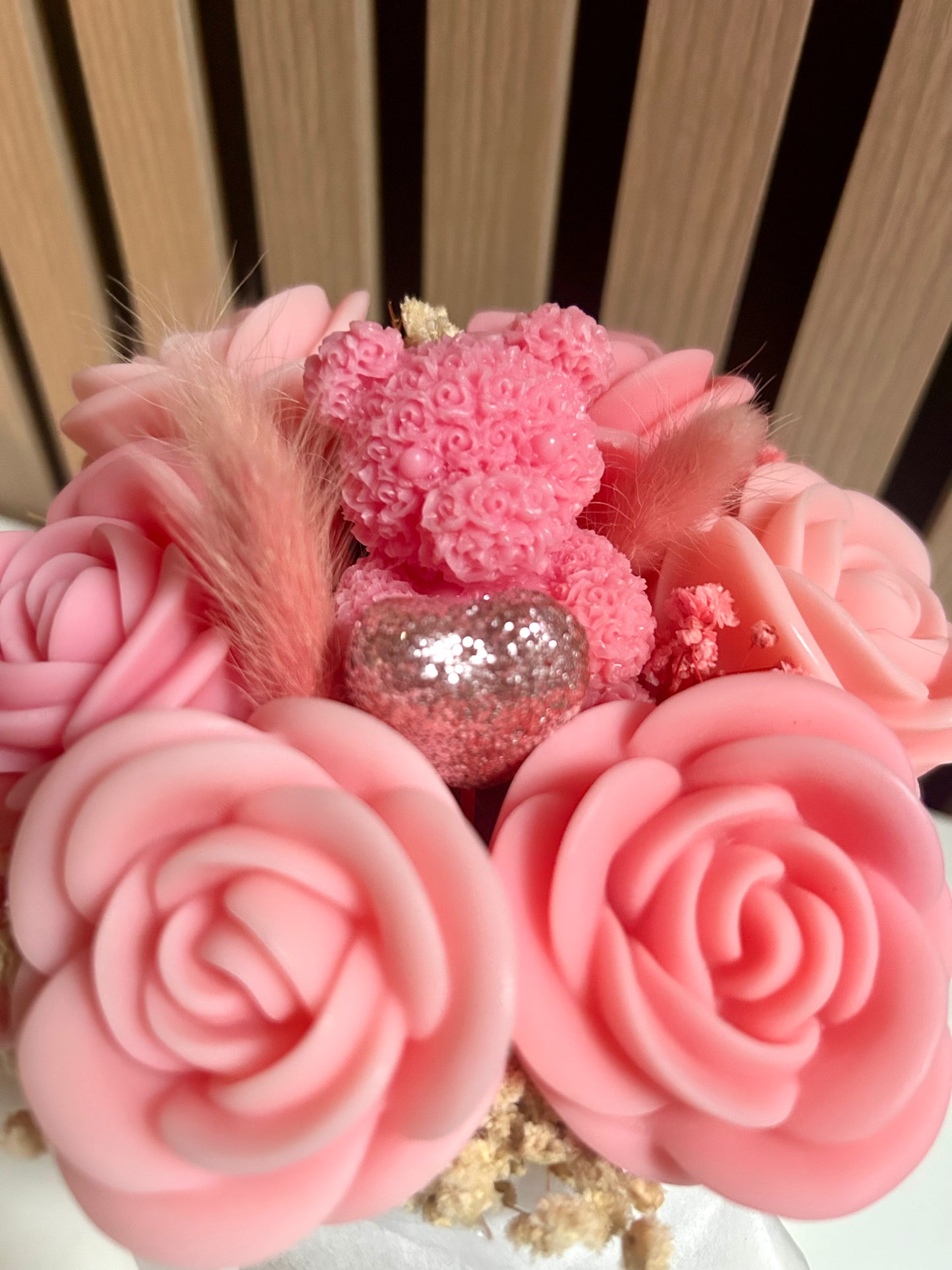 Bouquet de Fleurs en Cire – Édition Saint-Valentin Modèle Ourson Rose